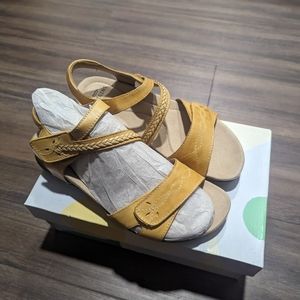 Yellow - Earth Origins Bria sandal 8.5w (wide)